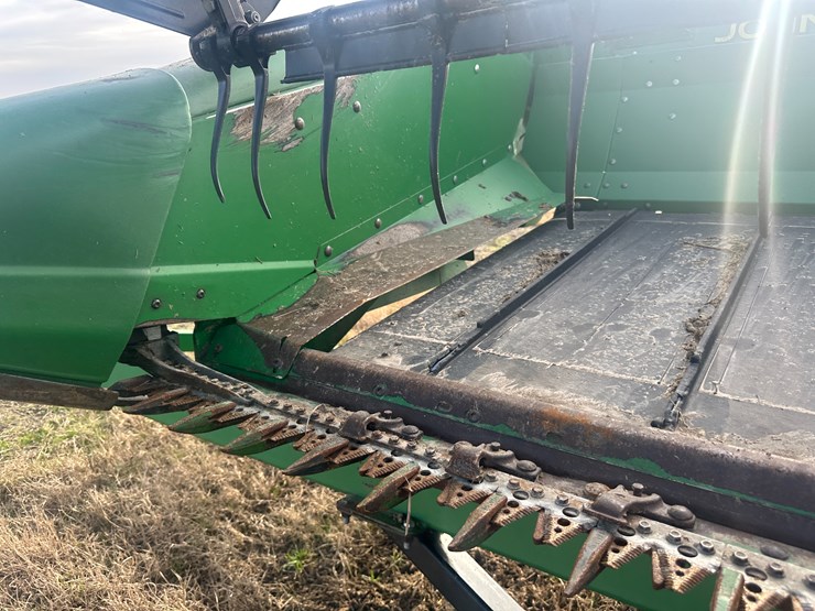 2015-john-deere-630d-image-32