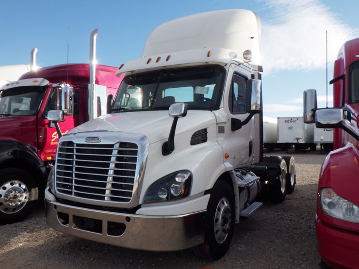 2018-freightliner-cascadia-113-image-1