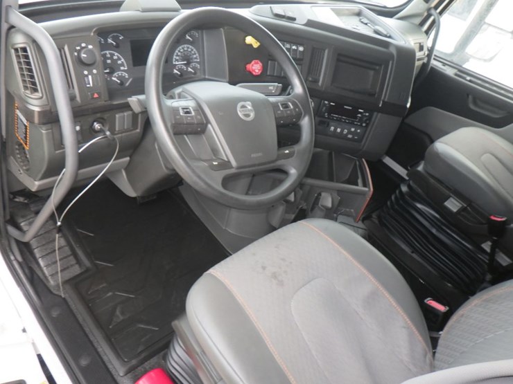 2022-volvo-vnl-860-image-20