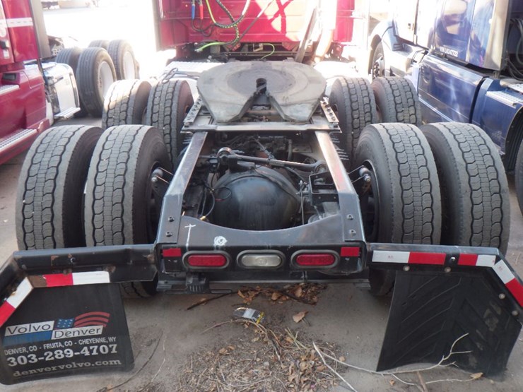 2021-volvo-vnl-300-image-7