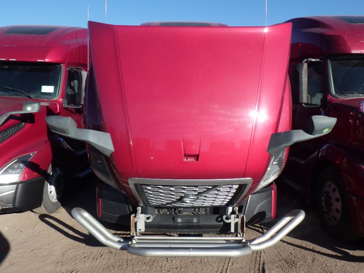 2020-volvo-vnl-760-image-23