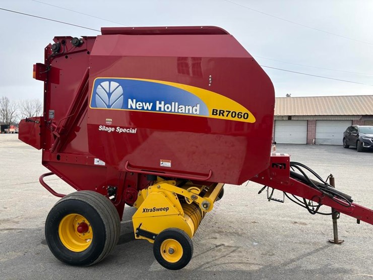 new-holland-br7060-image-5