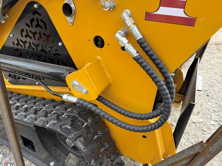 #83-•-unused-agt-mx-crt23-stand-on-tracked-loader-mxcrt232025j00636-inv#-35701-image-8