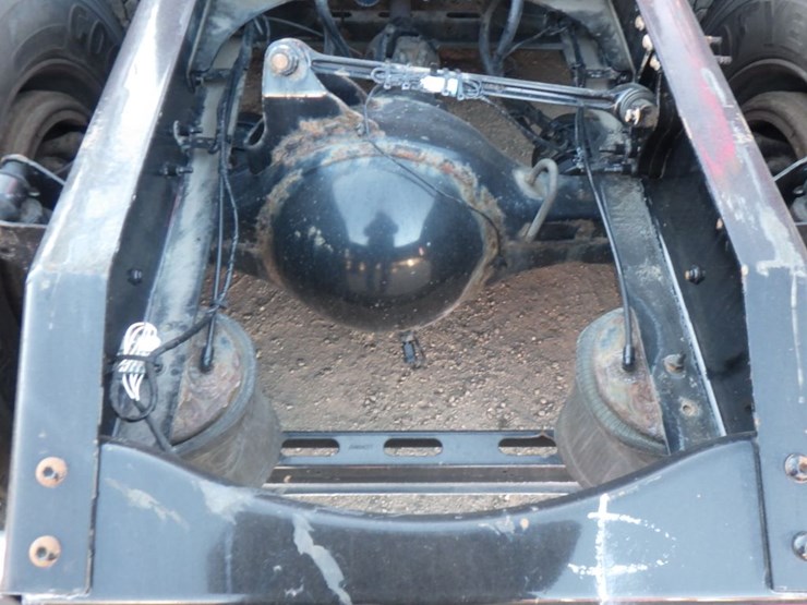 2020-volvo-vnl-760-image-9