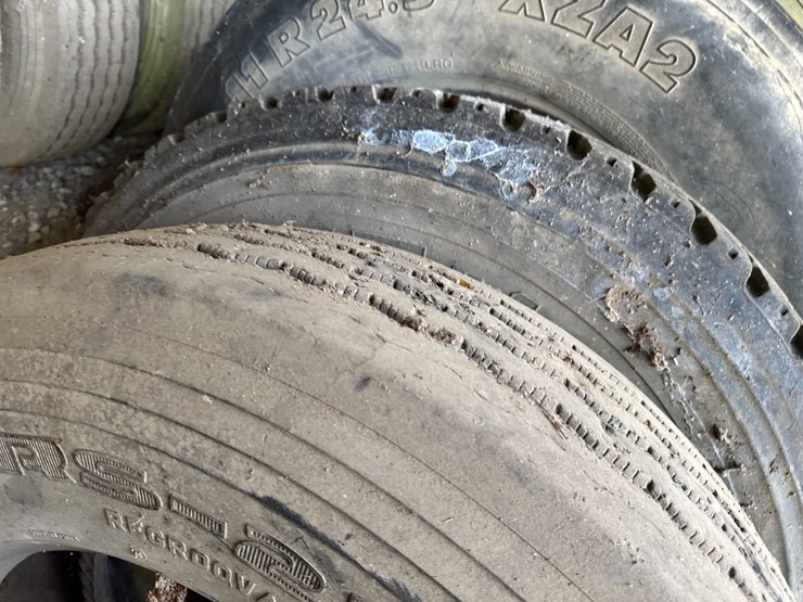 #35097-•-lot-of-miscellaneous-tires-image-8