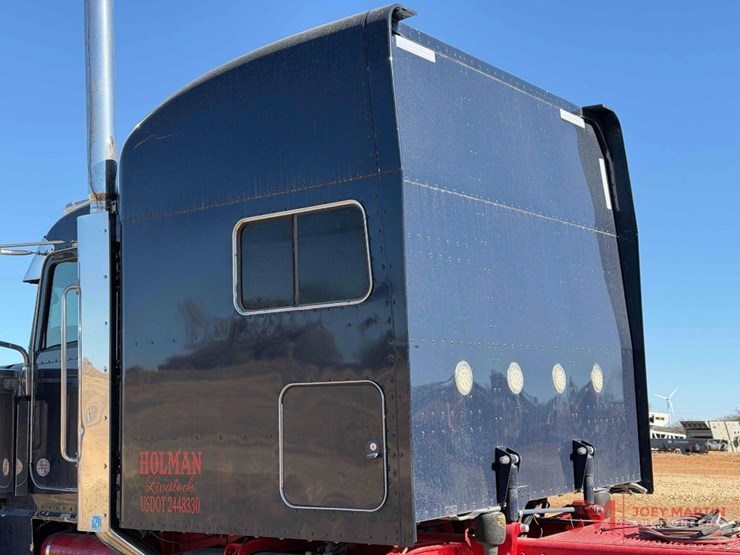 2021-peterbilt-389-image-18