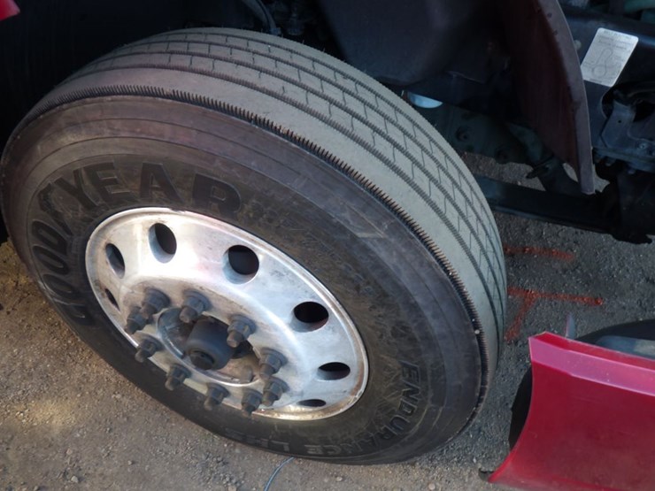 2022-volvo-vnl-300-image-22