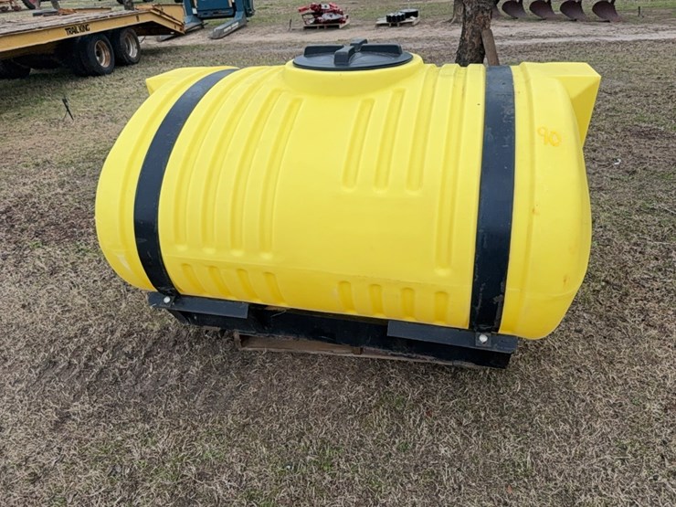 400-gallon-elliptical-tank-with-metal-straps-￼-image-7