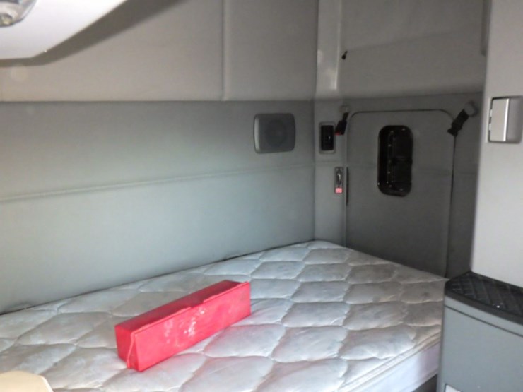 2022-kenworth-t680-image-9