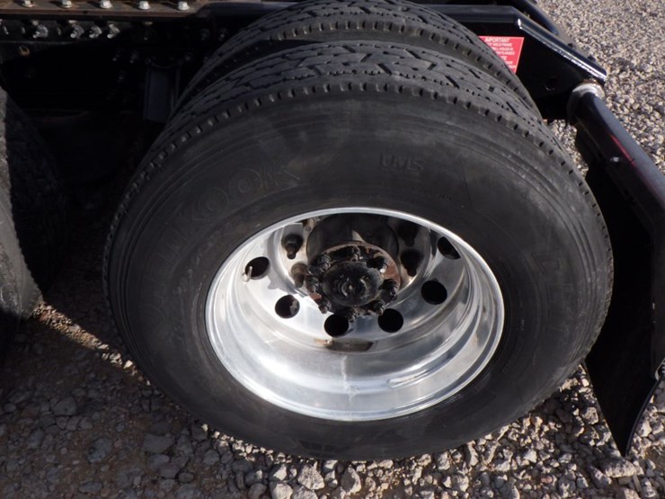 2021-volvo-vnl-860-image-17