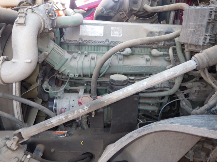 2021-volvo-vnl-300-image-26