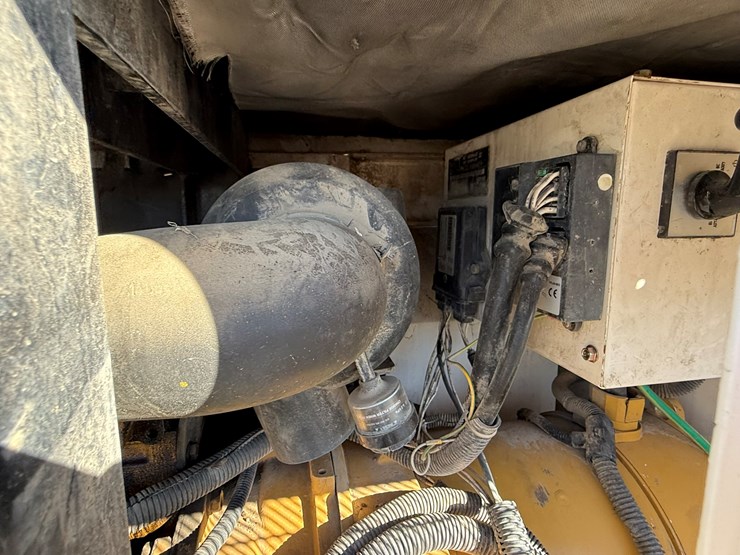 2007-caterpillar-xq20-image-12