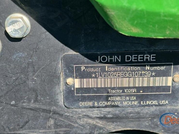 2016-john-deere-1025r-image-27