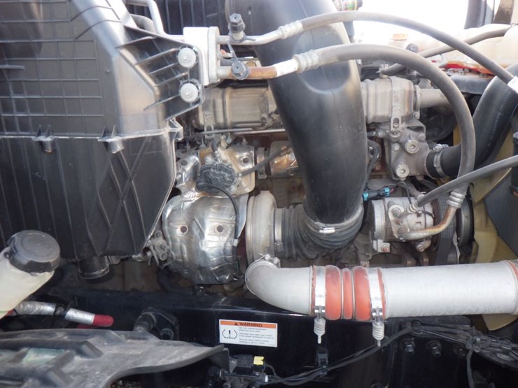 2022-freightliner-cascadia-126-image-28