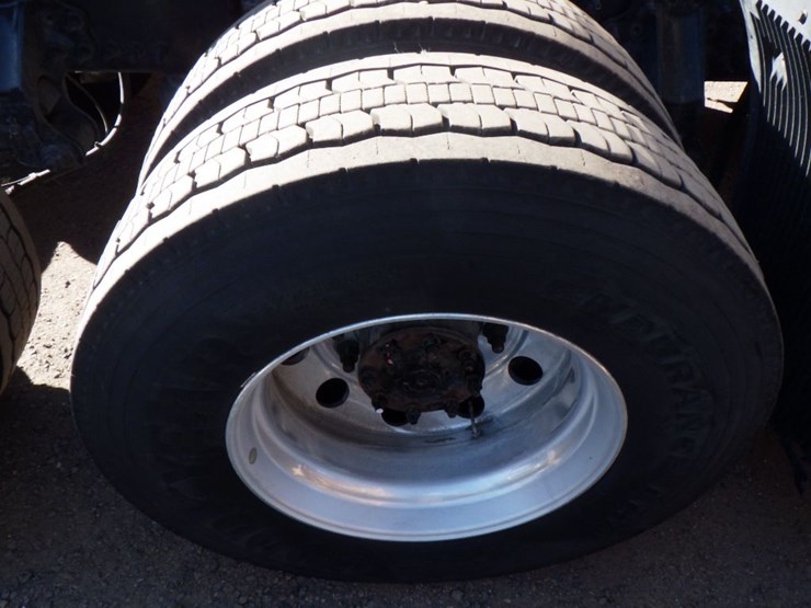 2022-volvo-vnl-760-image-7