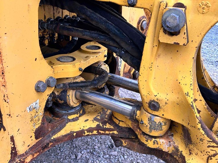 john-deere-310d-image-11