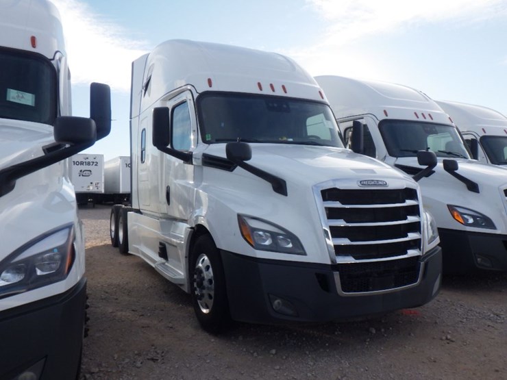 2022-freightliner-cascadia-126-image-3