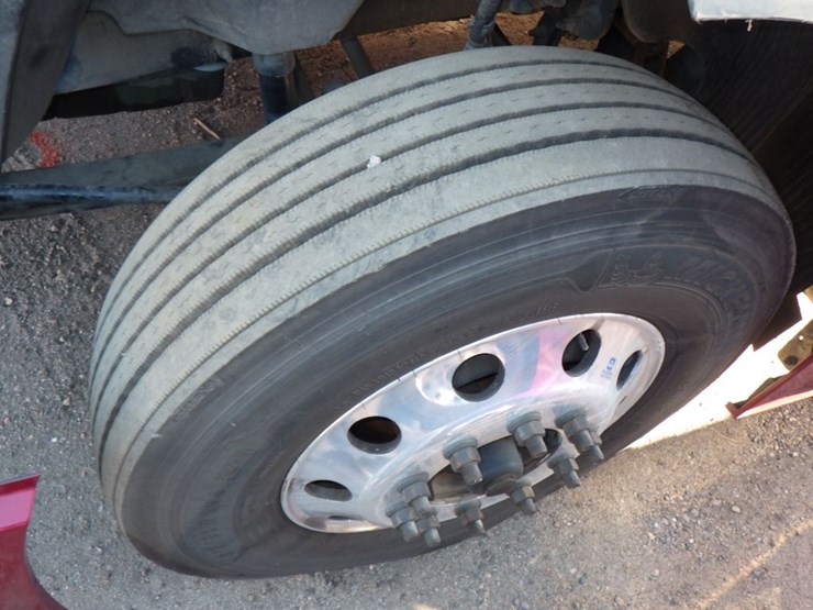 2022-volvo-vnl-300-image-23