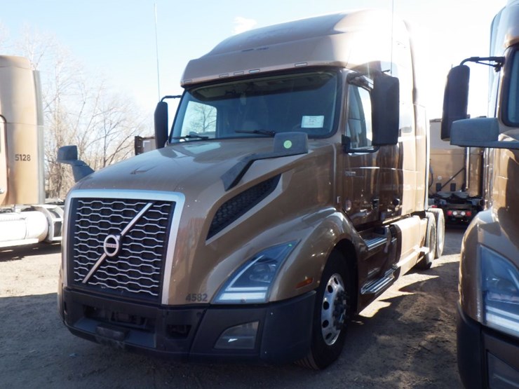 2022-volvo-vnl-760-image-1