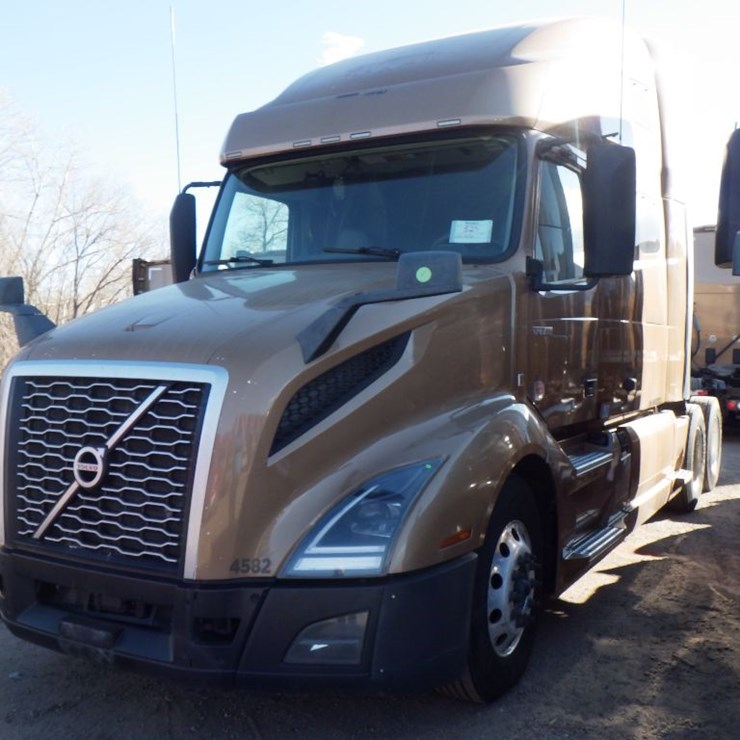 2022 VOLVO VNL 760