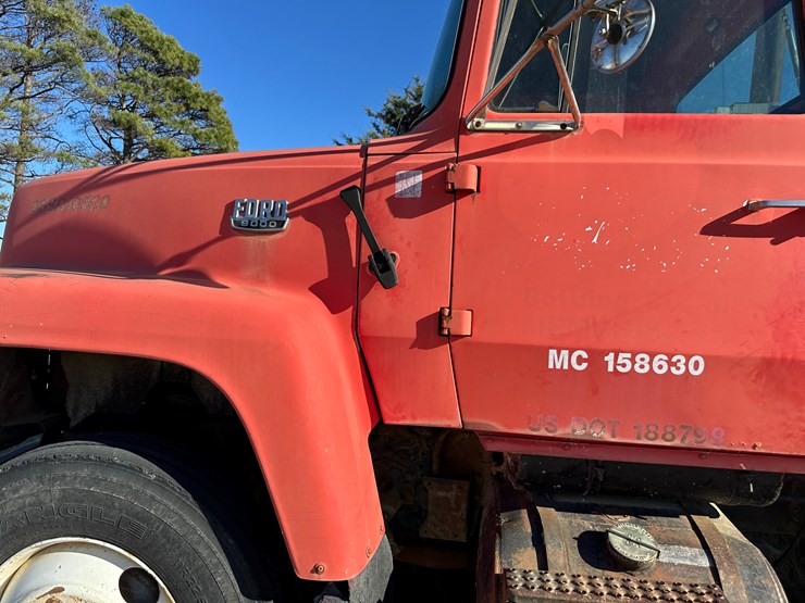 1974-ford-9000-image-29