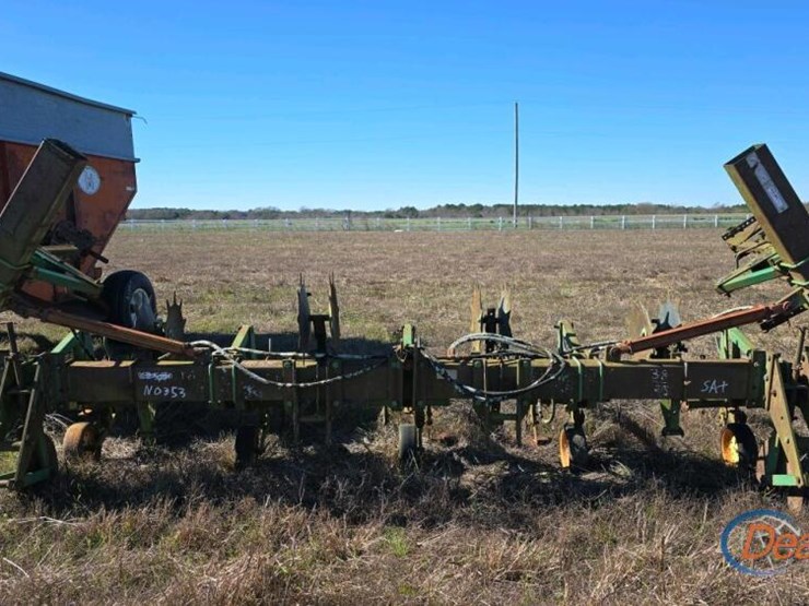 john-deere-825-image-1