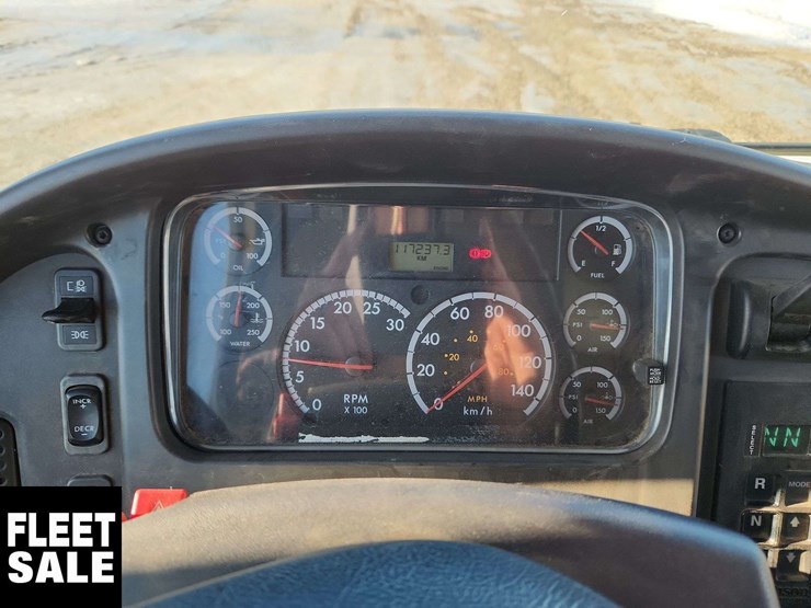 2008-freightliner-m2-106-image-19