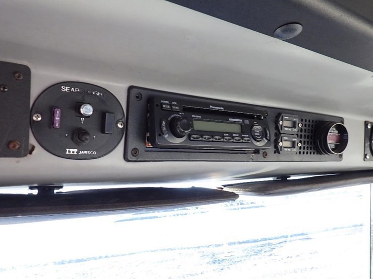 1997-freightliner-fl70-image-33