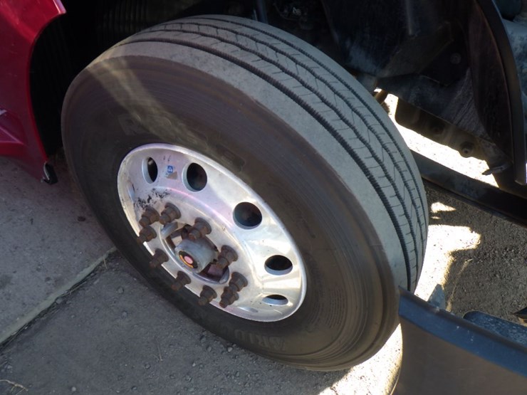 2020-volvo-vnl-760-image-24