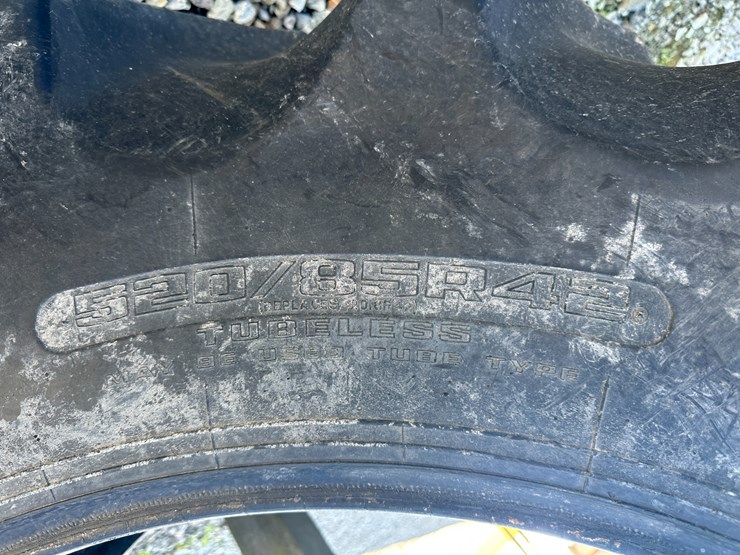 #35803-•-520/85r42-tractor-tire-image-4