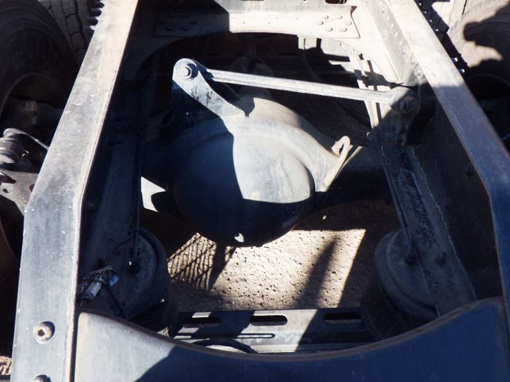 2022-volvo-vnl-760-image-13