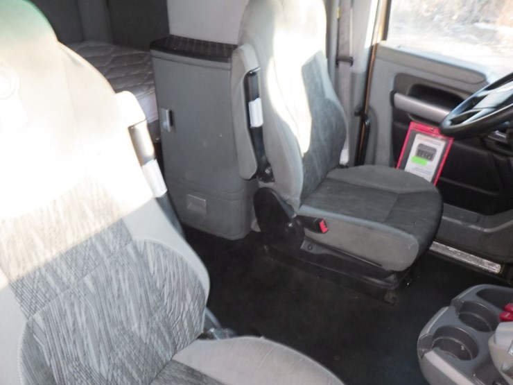 2022-kenworth-t680-image-8