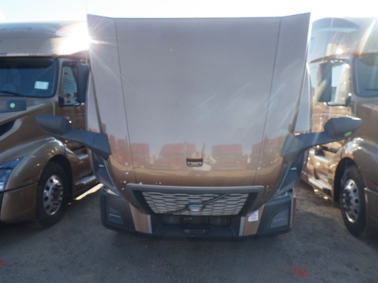 2022-volvo-vnl-760-image-25