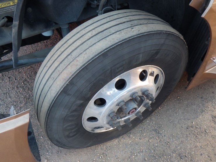 2022-volvo-vnl-760-image-21