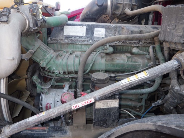 2021-volvo-vnl-300-image-26