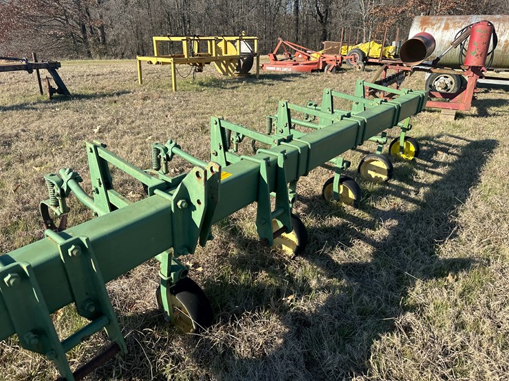 #35831-•-8-row-30"-cultivator-image-16
