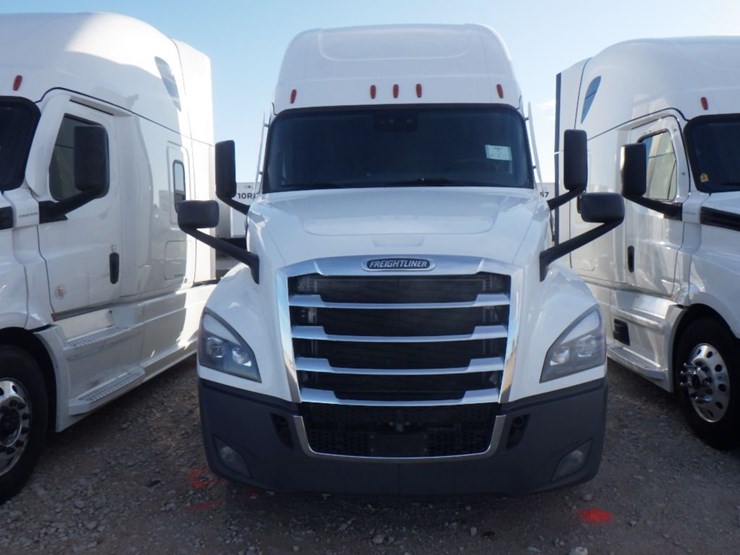 2022-freightliner-cascadia-126-image-2