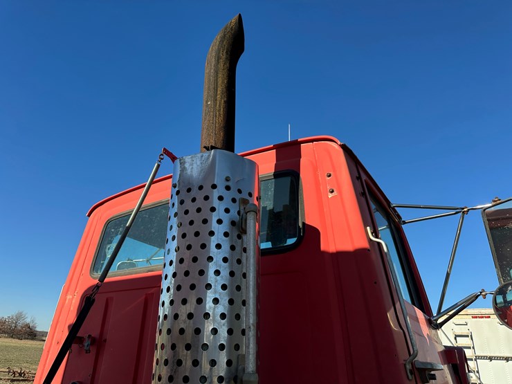 1974-ford-9000-image-42