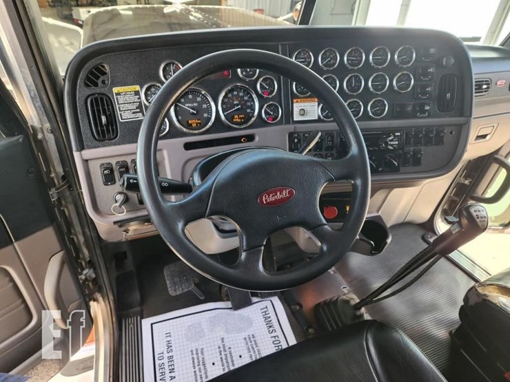 2016-peterbilt-389-image-9