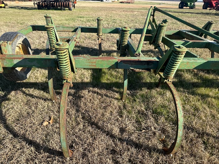 #35833-•-16'-chisel-plow-image-13