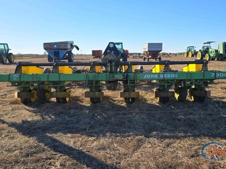 john-deere-7300-image-1