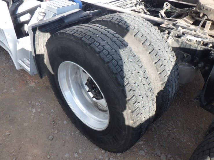 2022-freightliner-cascadia-126-image-15