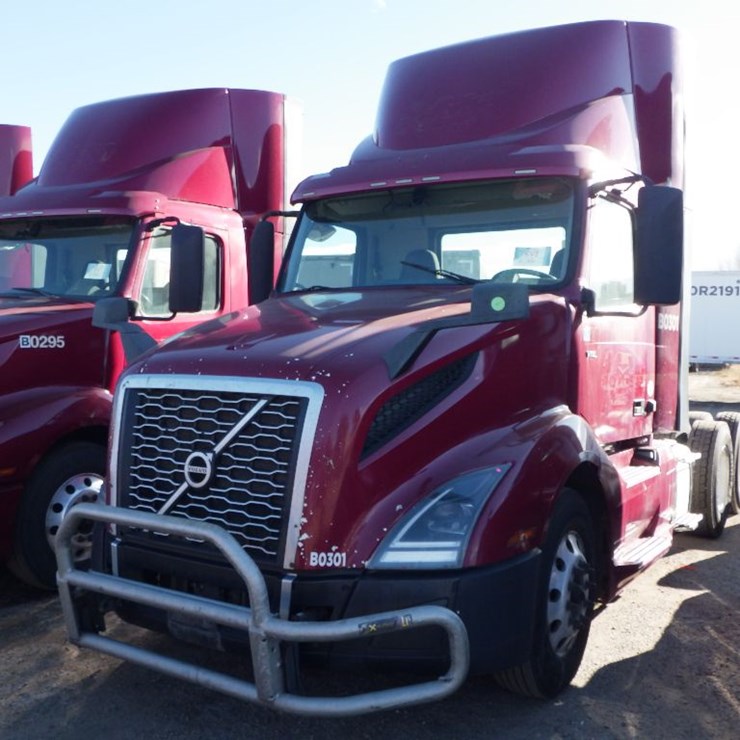 2021 VOLVO VNL 300