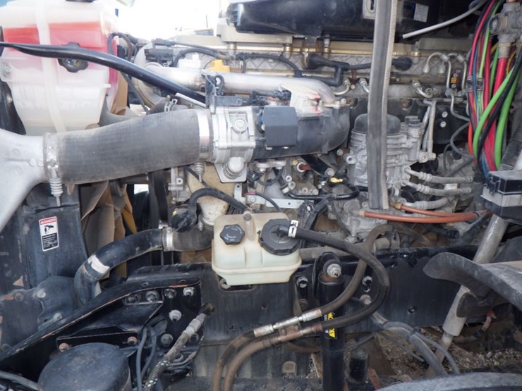 2009-freightliner-cascadia-125-image-21