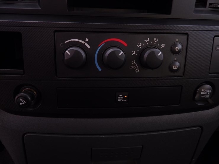 2009-dodge-2500-image-29