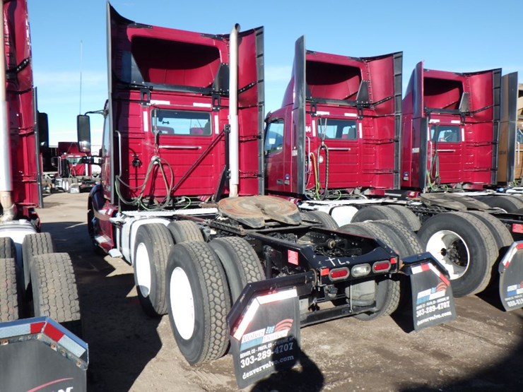 2022-volvo-vnl-300-image-15