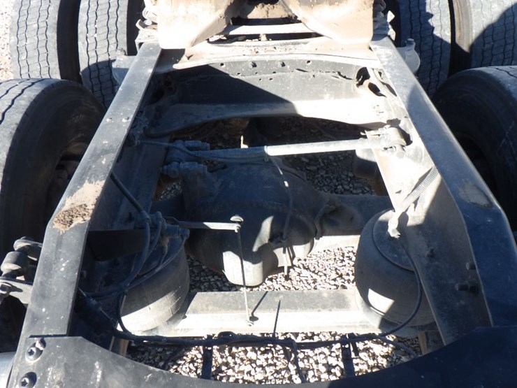 2023-peterbilt-389-image-11