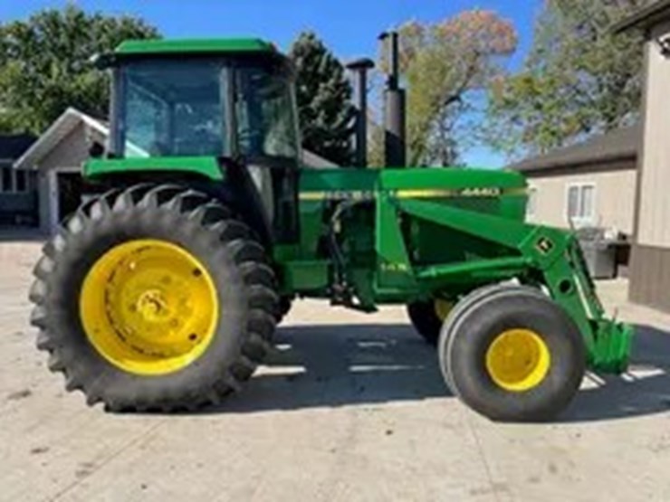 1980-john-deere-4440-full-restore-image-1