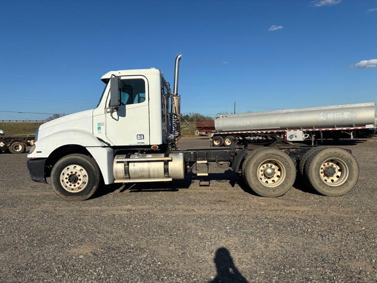2007-freightliner-columbia-120-image-6