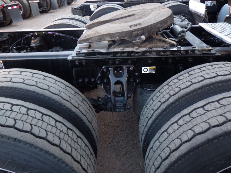 2022-kenworth-t680-image-11